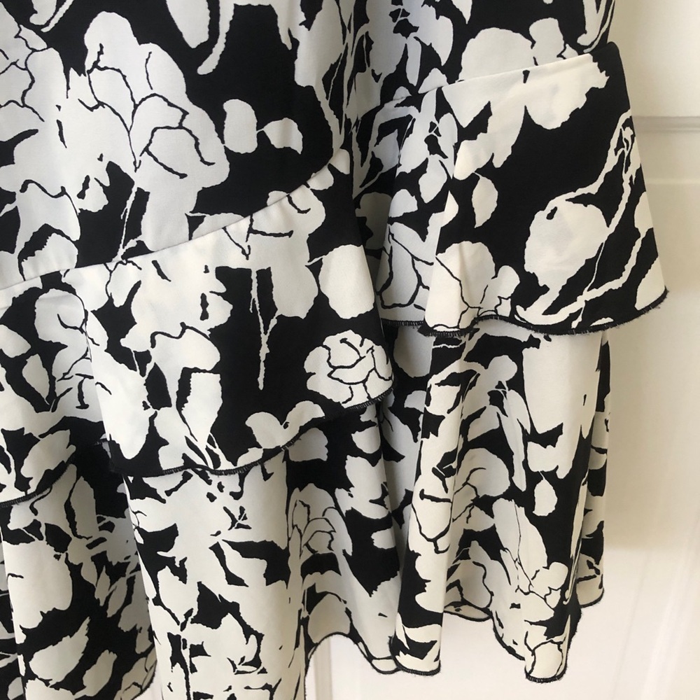 Sam Edelman Asymmetrical Black and White Floral Ruffle Sleeve Dress size 8 - Picture 9 of 11